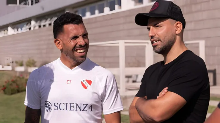 El Kun salió en defensa de Tevez por el escándalo arbitral