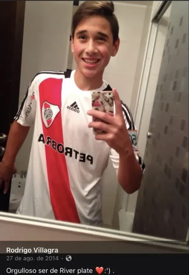 Villagra, de más pequeño, con la camiseta de River.