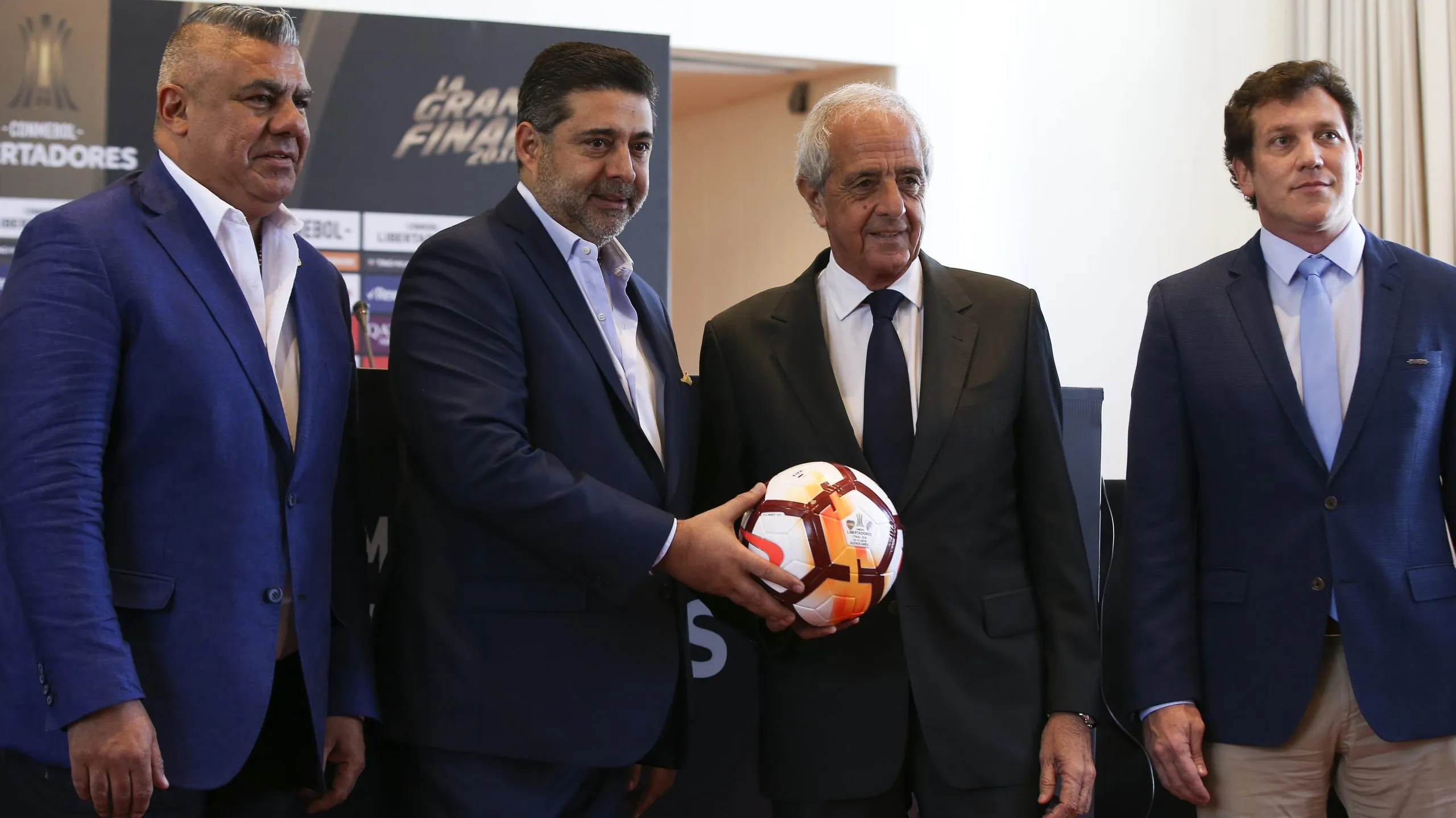 Claudio Tapia, Daniel Angelici, Rodolfo D’Onofrio y Alejandro Domínguez anuncian la final de la Libertadores 2018. (Getty)