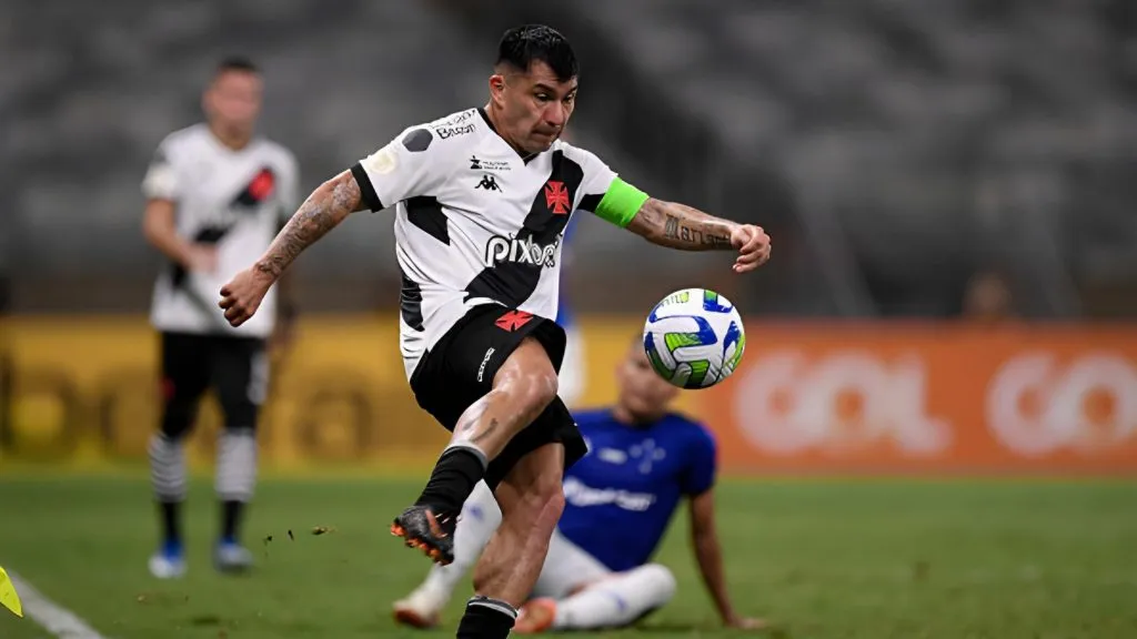 Gary Medel dijo mantener diálogo constante con Riquelme. (Getty Images)