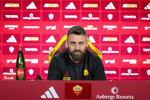 De Rossi se estrenará este sábado como DT de Roma, recibiendo a Hellas Verona.