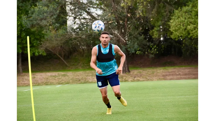 Adrián Martínez llegó Racing proveniente de Instituto.