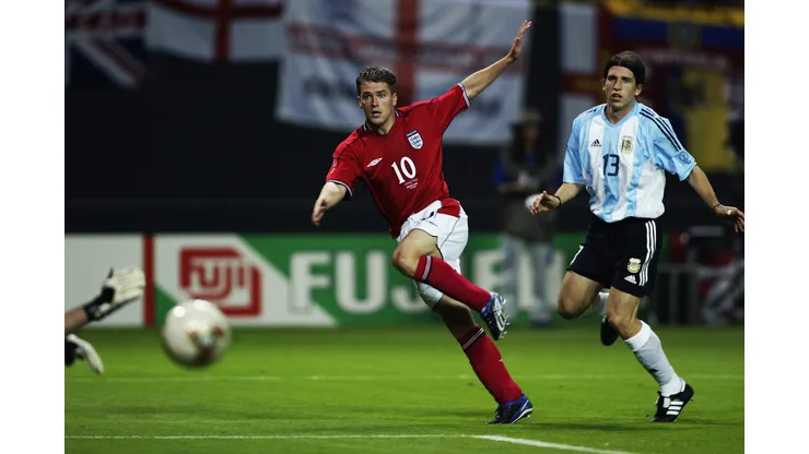 Michael Owen durante un partido ante Argentina en el Mundial 2002 (Getty Images)