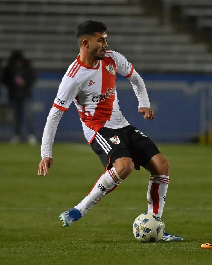 Santiago Simón se lesionó su mano y será baja por dos meses. (Foto: Prensa River)