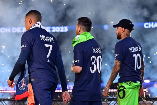 Messi, Neymar y Mbappé compartieron dos temporadas en el PSG antes de que el argentino y el brasileño dejaran el equipo en el último mercado. (Photo by Aurelien Meunier – PSG/PSG via Getty Images)