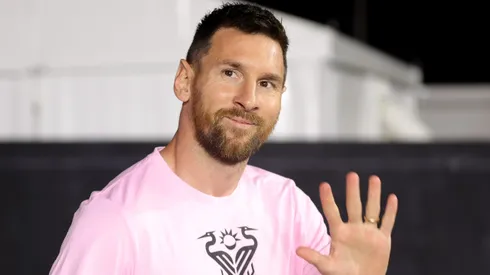 Lionel Messi se sacó una foto con un hincha del Real Madrid. Getty Images.