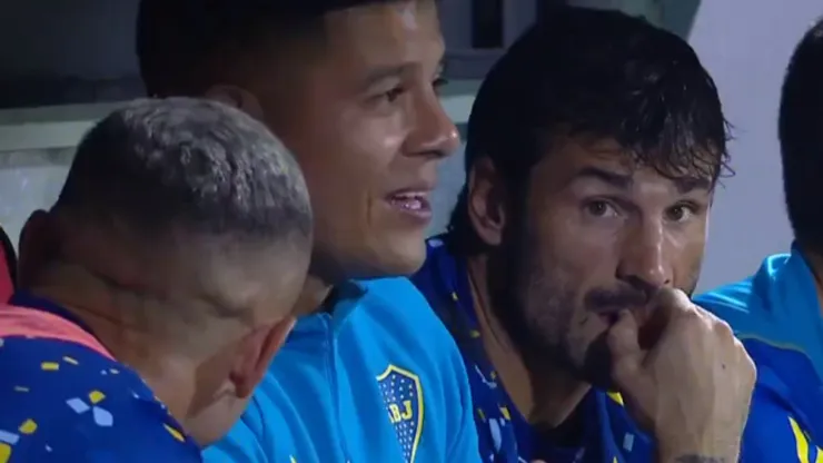 Marcos Rojo vio el partido en el banco.