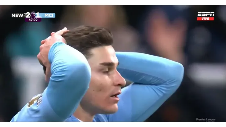 Irreconocible: el insólito gol que se perdió Julián Álvarez con el City ante Newcastle