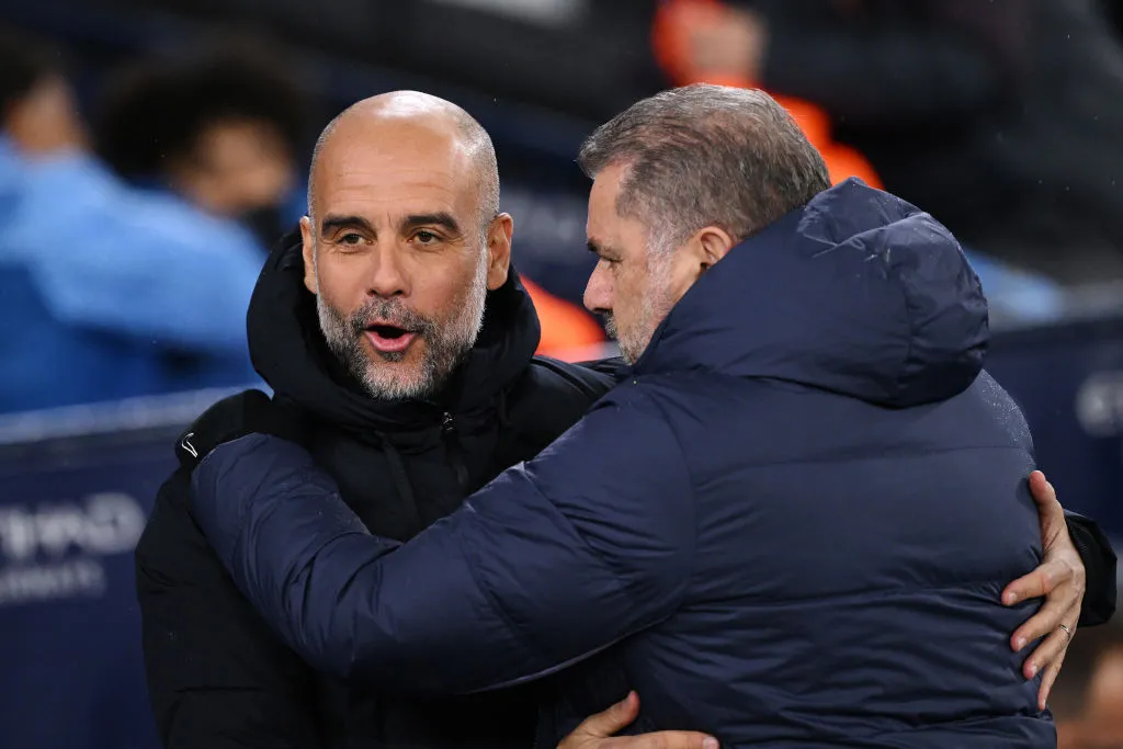 Ange Postecoglu, DT de Tottenham, junto a Pep Guardiola (Getty)