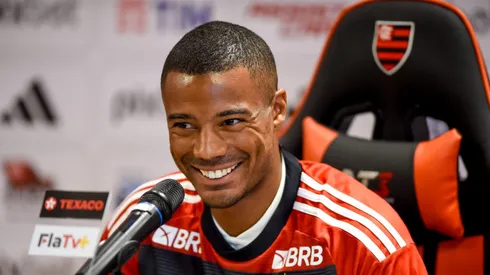 De la Cruz fue presentado en Flamengo y chicaneó a Boca