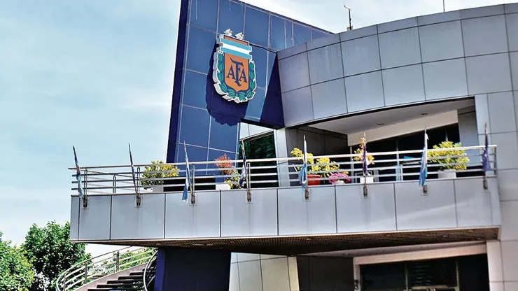 FIFA decretó que San Lorenzo e Independiente están inhibidos