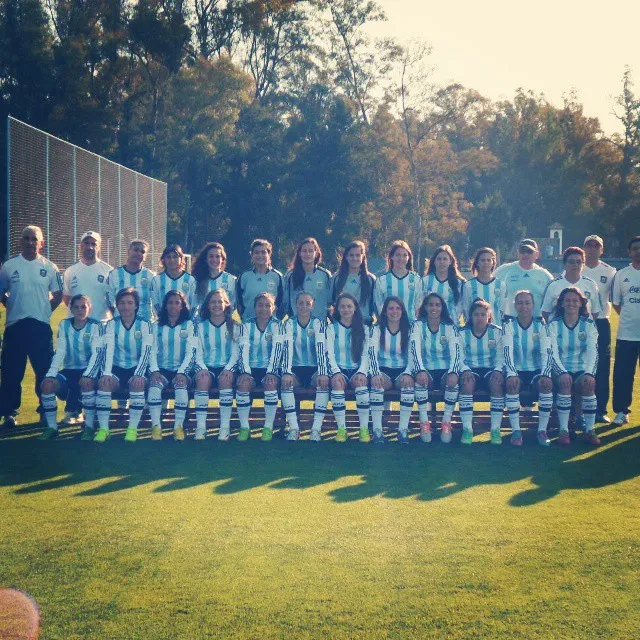 A la izquierda, Quiñones y Espíndola en la Selección. Luego fueron compañeras en San Lorenzo y en Boca.