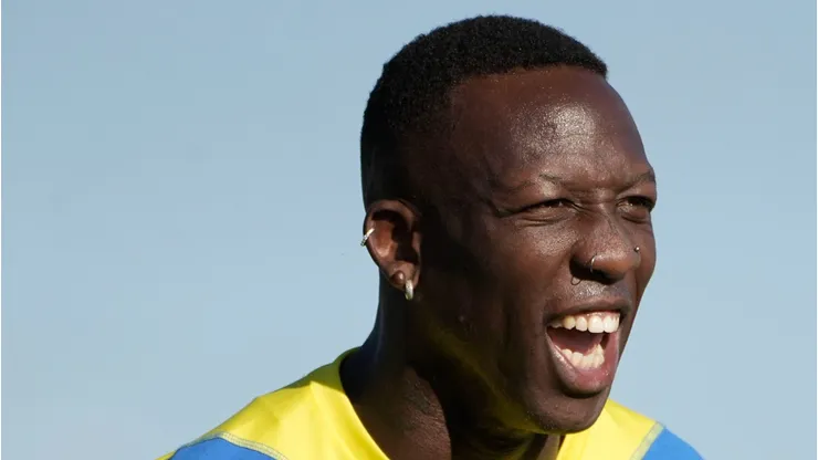 El peruano se comprometió a extender su vínculo con Boca.