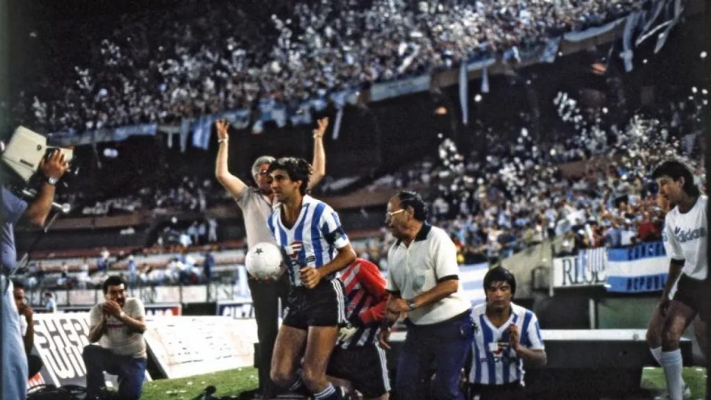 Racing, con Gustavo Costas, logró el ascenso en 1985. Foto archivo.