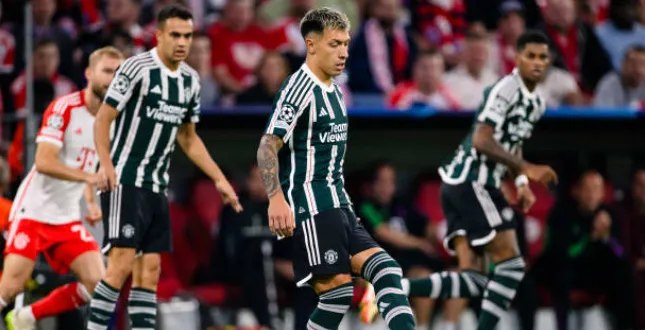 Lisandro Martínez, en el partido con el Manchester United vs. Bayern Munich. Getty Images.
