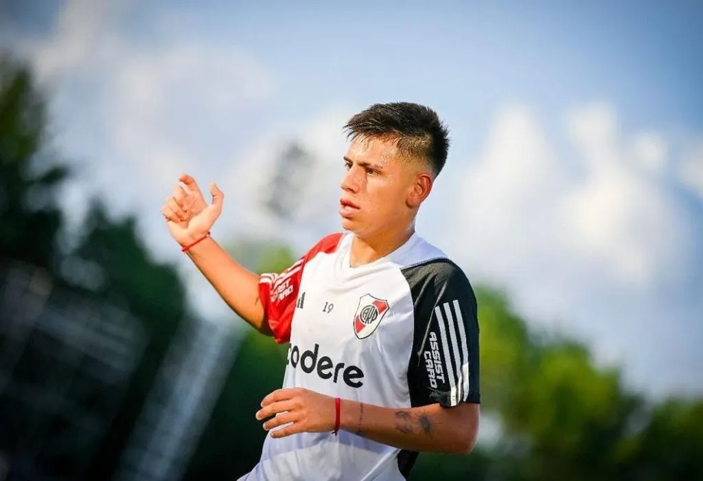 Echeverri se quedará en River por una temporada.