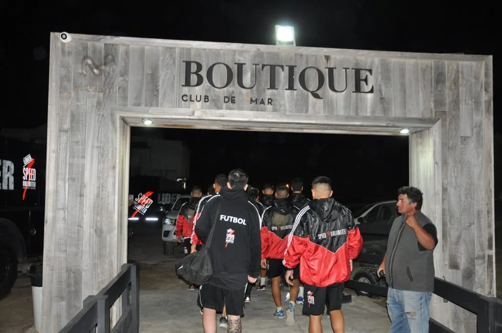 Riestra se entrena de madrugada en la playa. (Foto: Prensa Riestra).