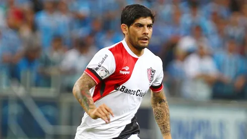 Banega jugando para Newell's en 2014.