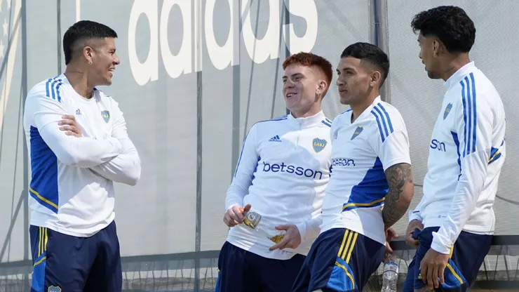 Barco, Equi Fernández y Medina junto a Marcos Rojo.