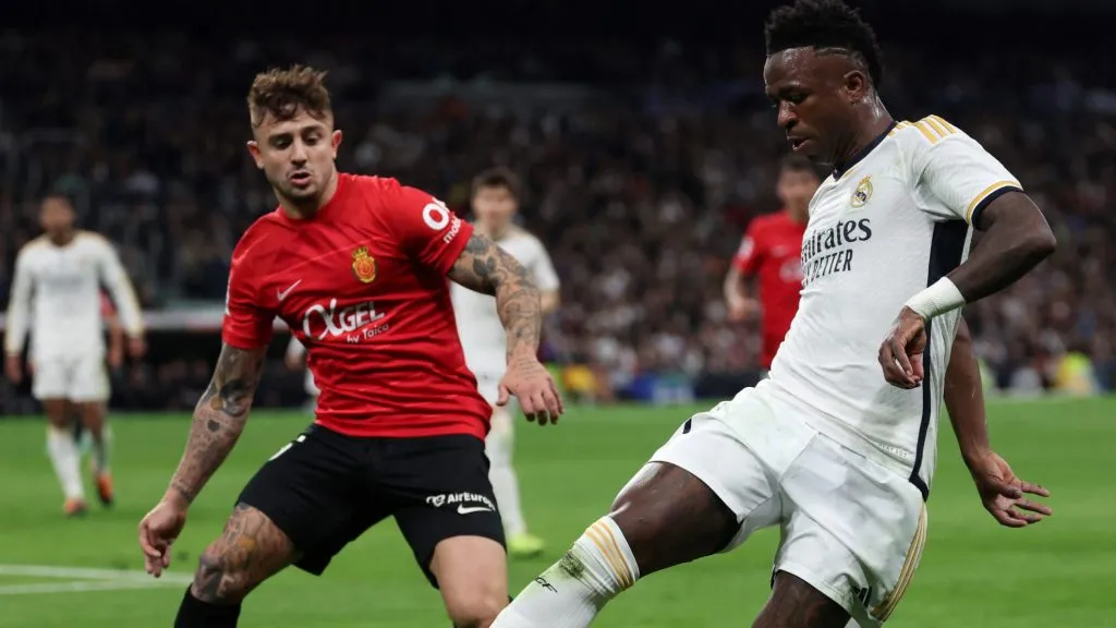 Pablo Maffeo y Vinícius Júnior en uno de sus tantos cruces. (Getty Images)