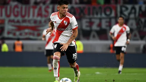 El representante del Diablito habló del futuro del jugador.