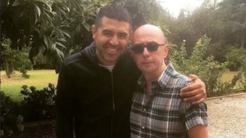 Riquelme, junto a Carlos 'Indio' Solari.