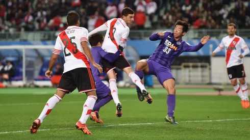 Lucas Alario anota ante Kashima en el Mundial de Clubes 2015.