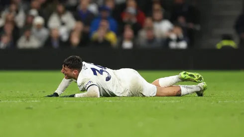 El delantero argentino dejó la cancha lesionado.