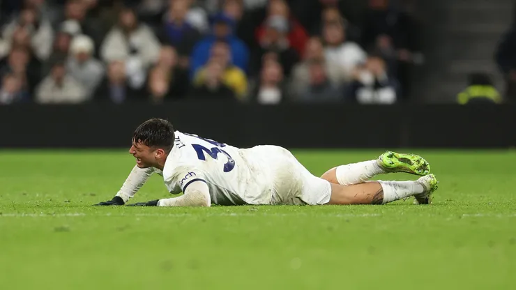 El delantero argentino dejó la cancha lesionado.