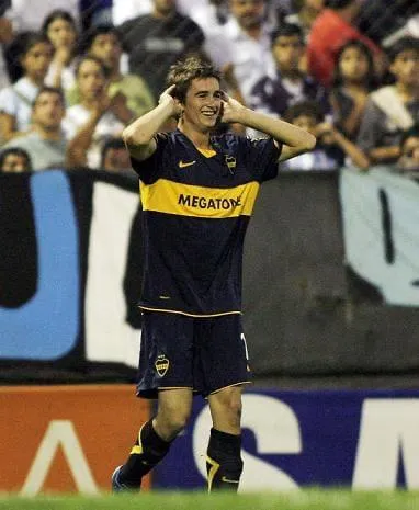 Tito Noir celebrando un gol en Boca