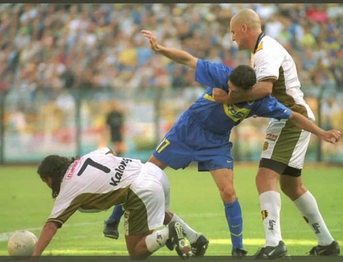 Mauro Laspada y toda su firmeza ante Boca en la Bombonera. (Foto: @mlaspada).
