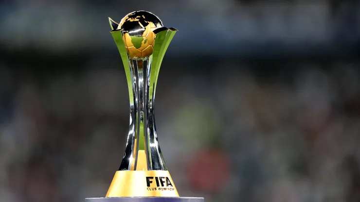 El viejo trofeo del Mundial de Clubes.