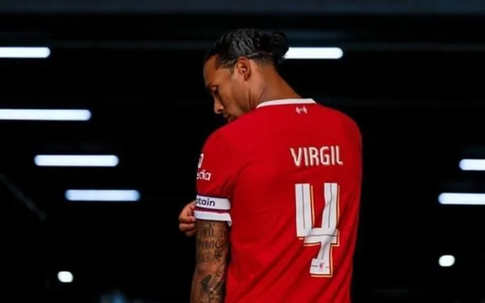 Van Dijk se convirtió en el capitán de Liverpool con la salida de Henderson.