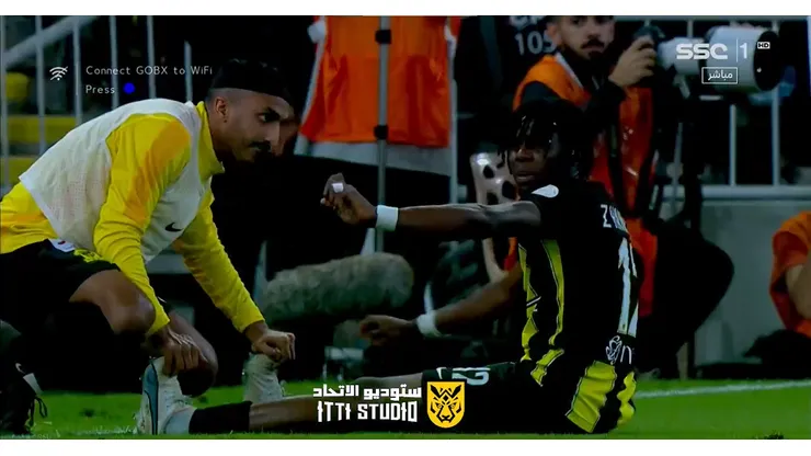 Zakaria Hawsawi se lesionó sacando un lateral.