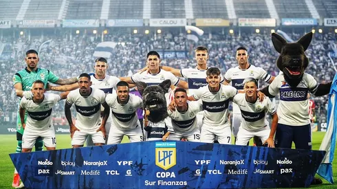 Los jugadores del Lobo se molestaron por el arbitraje de Dóvalo.