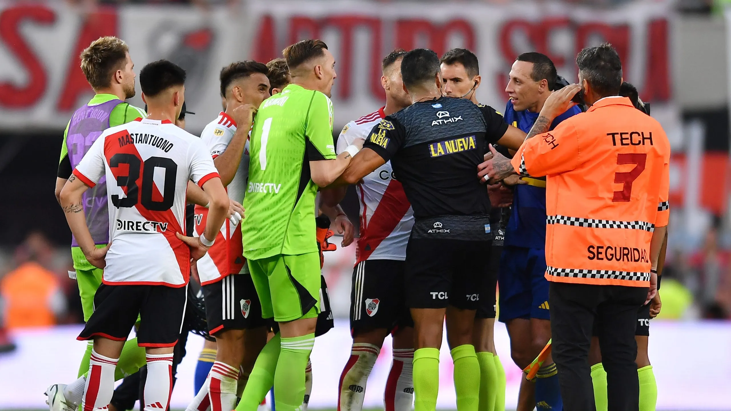 Franco Armani se cruzó con Cristian Lema. (Foto: Getty).