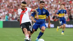 Paulo Díaz disputando un Superclásico.