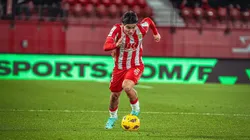 El delantero argentino tuvo su debut en la red con la camiseta de Almería.