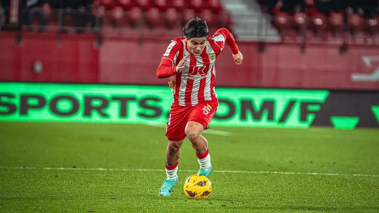 El delantero argentino tuvo su debut en la red con la camiseta de Almería.
