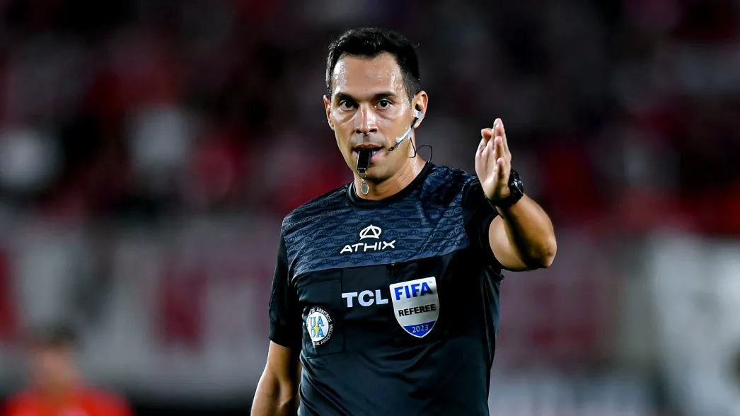 Facundo Tello, el árbitro que implementará esta nueva medida. (Foto: Getty).
