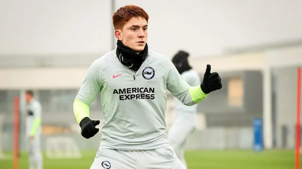 Valentín Barco, en una práctica del Brighton.