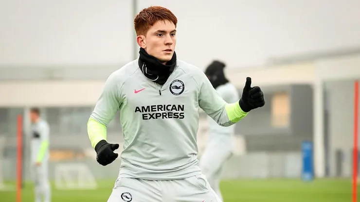 Valentín Barco, en una práctica del Brighton.