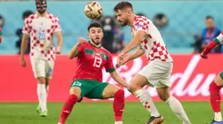 Ilias Chair y Bruno Petkovic, en el duelo por el tercer puesto entre Marruecos y Croacia en Qatar 2022.