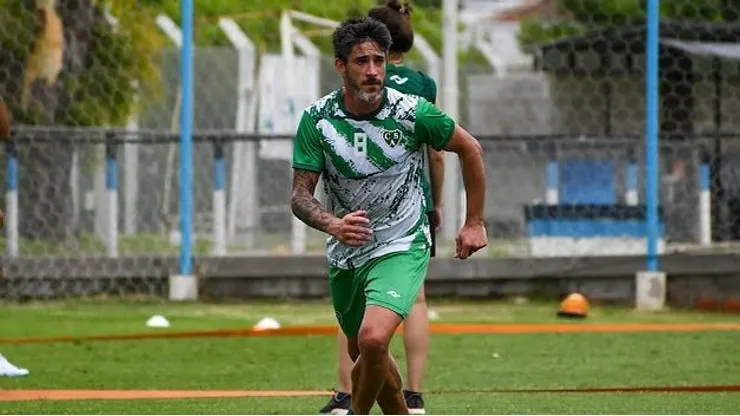 El volante de Sarmiento tomó una llamativa decisión.