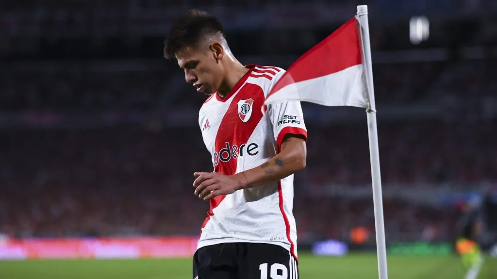 Claudio Echeverri con la camiseta de River. (Foto: Getty)