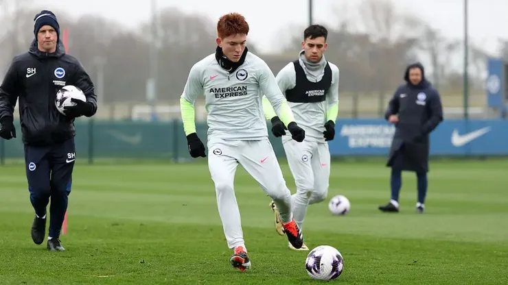 Colo Barco ya se sumó al primer equipo del Brighton