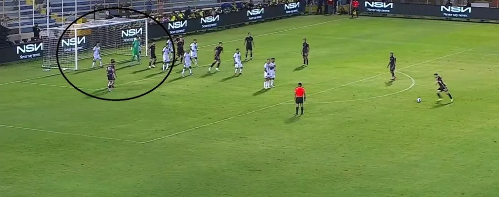 Messi cambió la manera de defender los tiros libres. (Foto: juanpablodeole vía X)