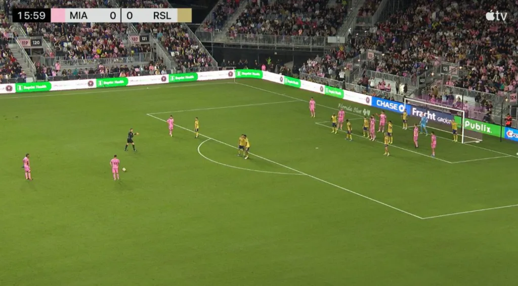 Así defendió Real Salt Lake el tiro libre de Messi. (Apple TV)