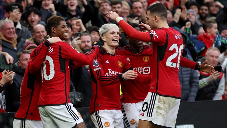 Manchester United sigue pensando en refuerzos.