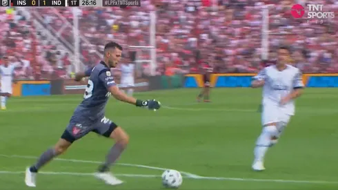 El grosero error del arquero de Instituto.